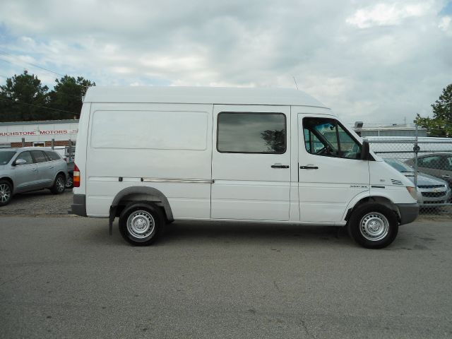 Dodge Sprinter 2500 2004 photo 2