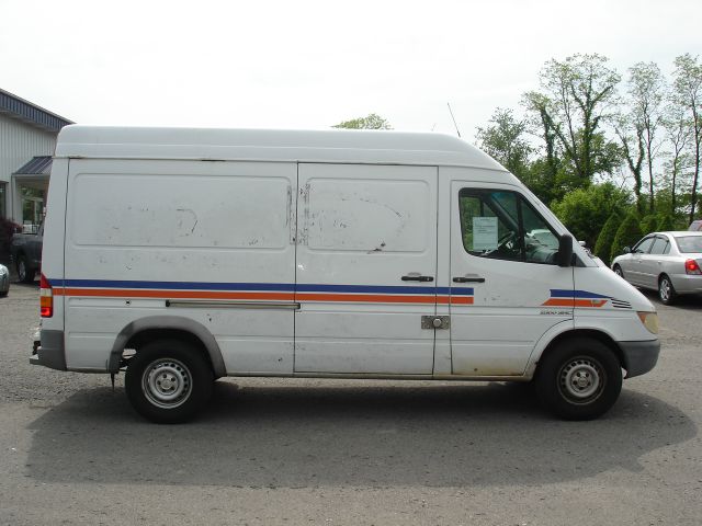 Dodge Sprinter 2500 2004 photo 2