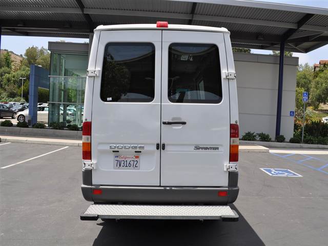 Dodge Sprinter 2500 2005 photo 2