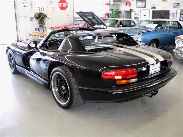 Dodge Viper 1996 photo 4