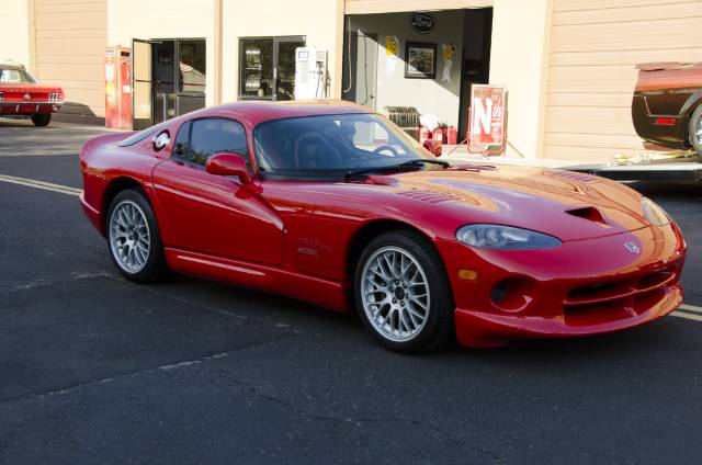 Dodge Viper 2002 photo 2