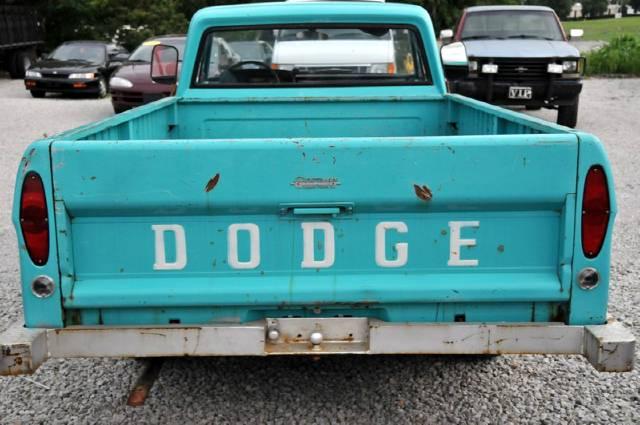 Dodge W100 Pickup 1968 photo 2