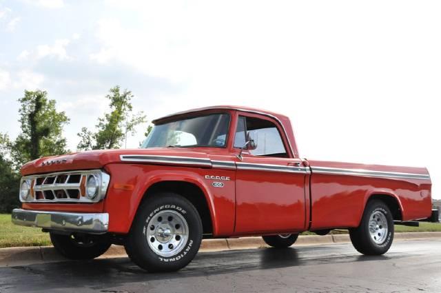 Dodge W100 Pickup 1968 photo 2