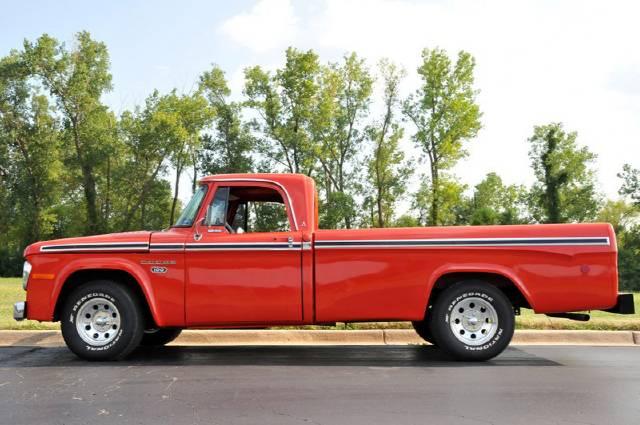 Dodge W100 Pickup 1968 photo 3