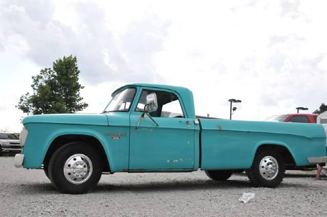 Dodge W100 Pickup 1968 photo 2