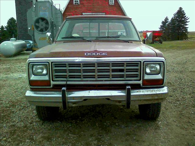 Dodge W150 Pickup 1985 photo 2