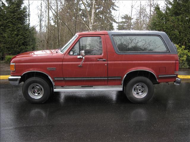 Ford Bronco Wagon SE Sport Utility