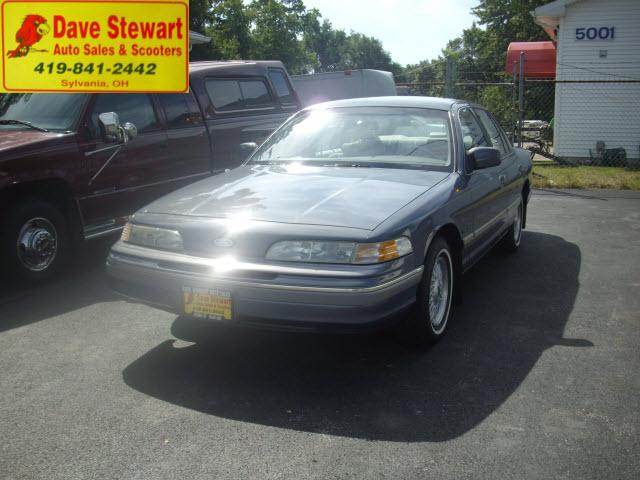 Ford Crown Victoria 1992 photo 0
