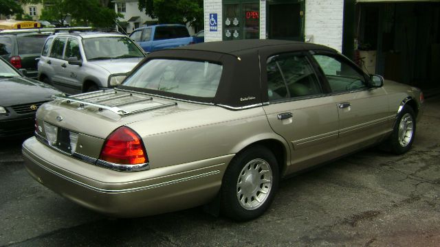 Ford Crown Victoria 1999 photo 6