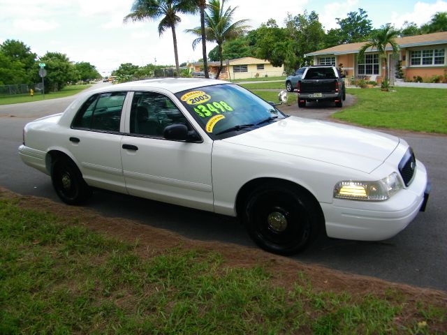 Ford Crown Victoria 2003 photo 1