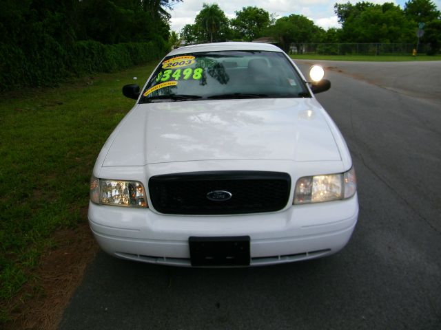 Ford Crown Victoria 2003 photo 3