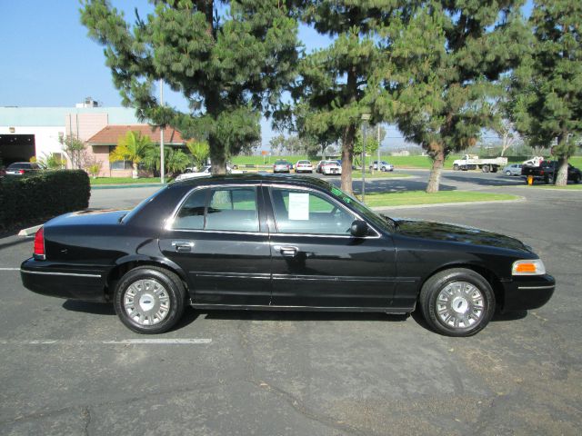 Ford Crown Victoria 2004 photo 7