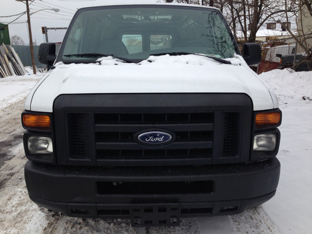 Ford E-250 2008 photo 2