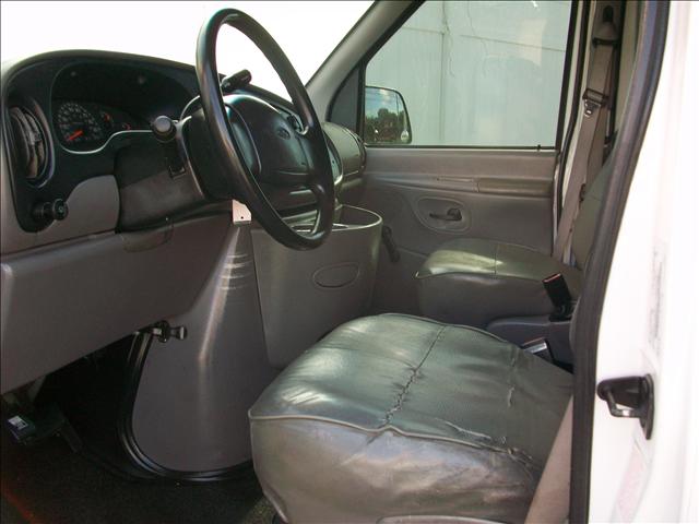 Ford E150 1999 photo 1