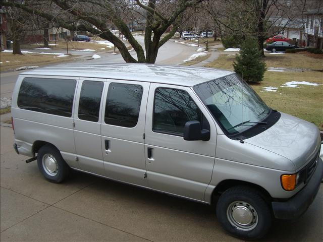 Ford E150 2003 photo 1