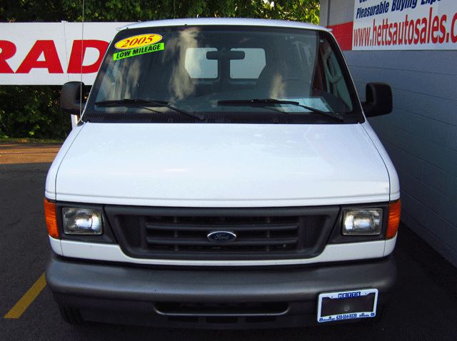 Ford E150 2005 photo 1