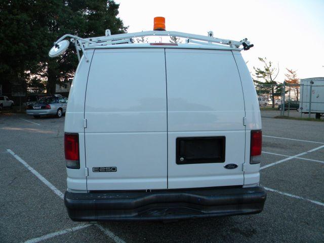 Ford E250 2002 photo 1