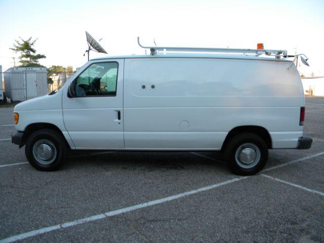 Ford E250 2002 photo 3