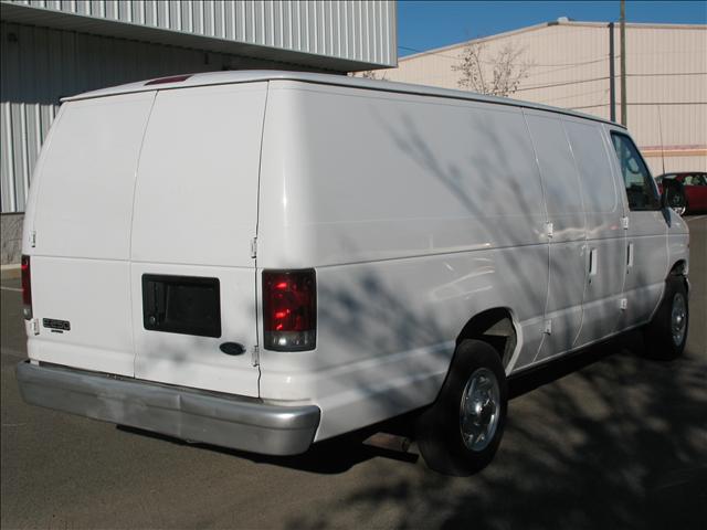 Ford E250 2002 photo 2