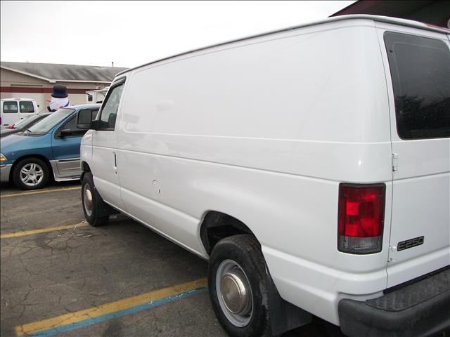 Ford E250 2003 photo 2