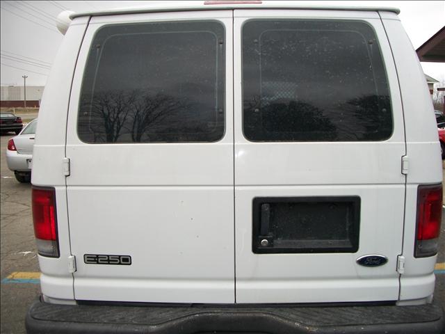 Ford E250 2003 photo 3