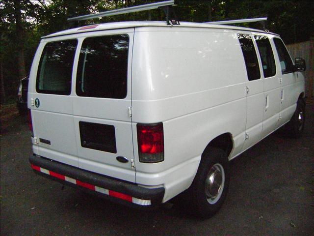 Ford E250 2003 photo 3