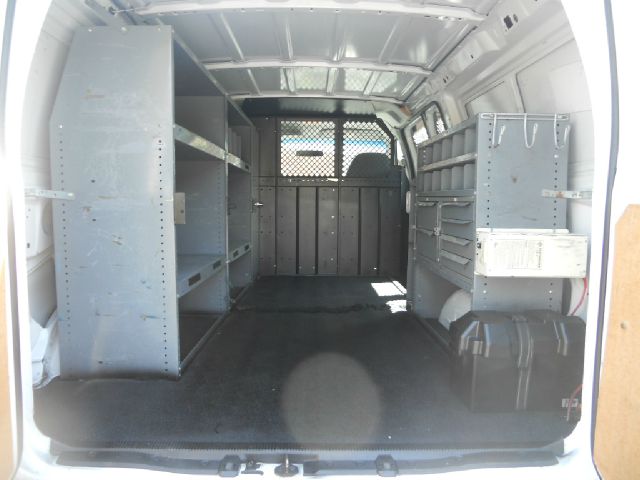 Ford E250 2003 photo 4