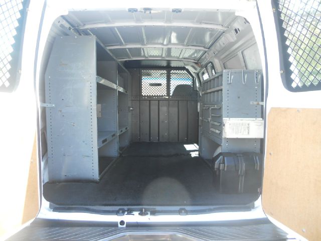 Ford E250 2003 photo 6