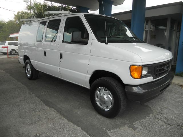 Ford E250 2004 photo 13