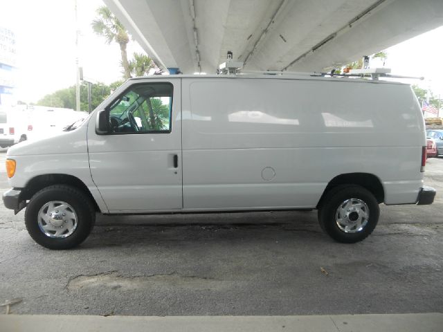 Ford E250 2004 photo 14