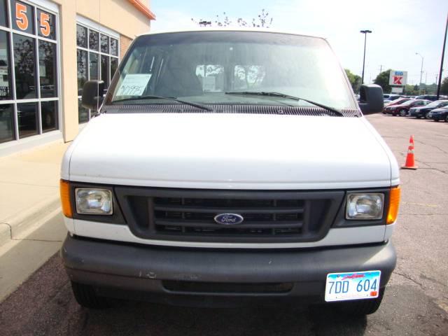 Ford E250 2005 photo 4