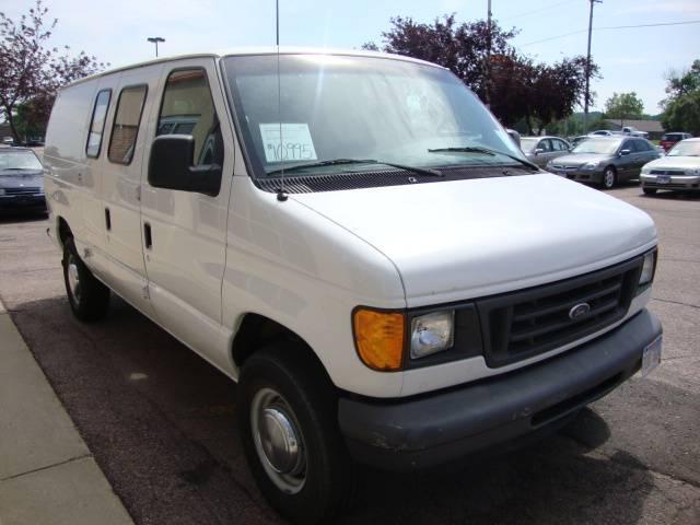 Ford E250 2005 photo 2