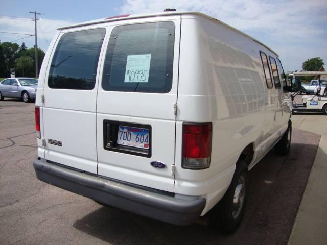 Ford E250 2005 photo 1