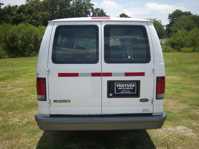 Ford E250 2006 photo 1