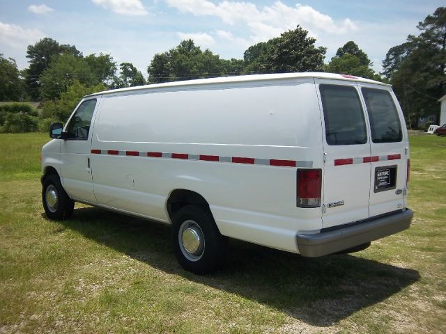 Ford E250 2006 photo 4