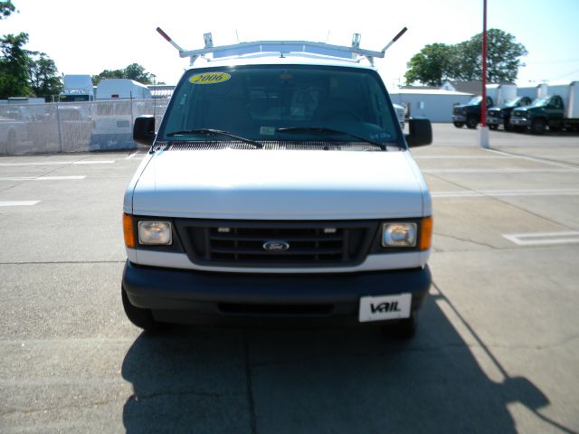 Ford E250 2006 photo 18