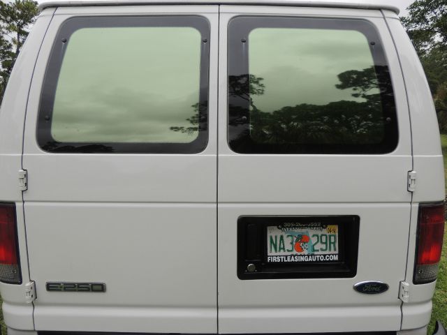 Ford E250 2006 photo 28