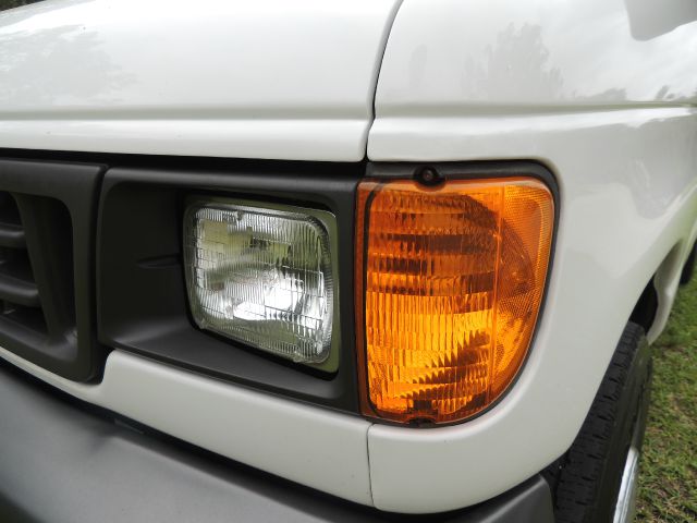 Ford E250 2006 photo 5