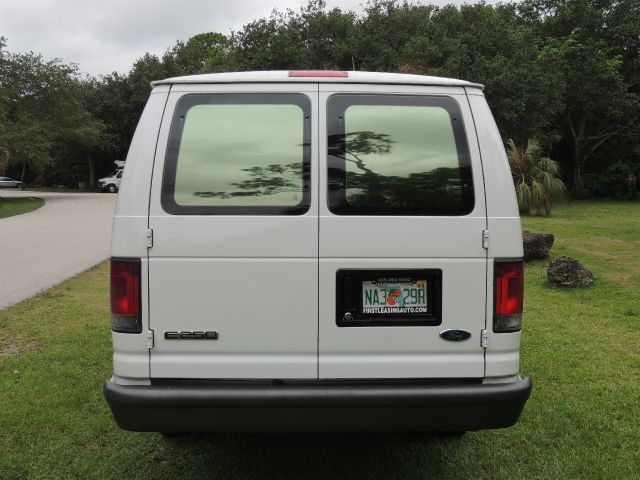 Ford E250 2006 photo 62