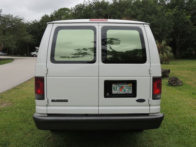 Ford E250 2006 photo 63