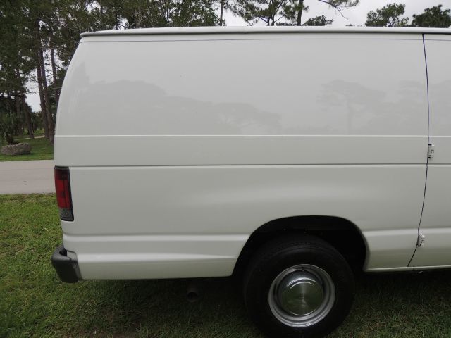 Ford E250 2006 photo 66