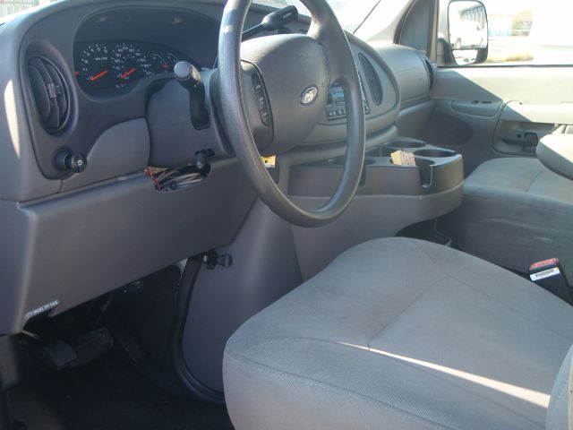 Ford E250 2006 photo 5