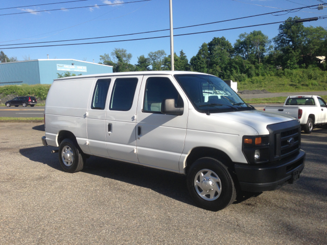 Ford E250 2010 photo 1