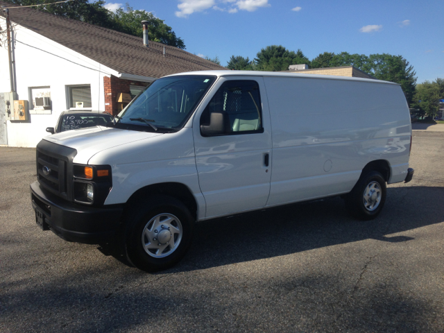 Ford E250 2010 photo 2