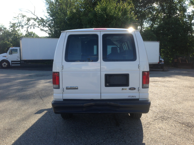 Ford E250 2010 photo 4