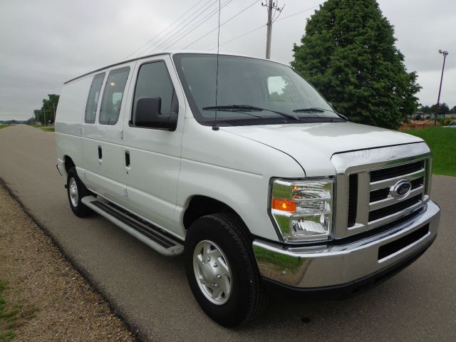 Ford E250 2012 photo 4