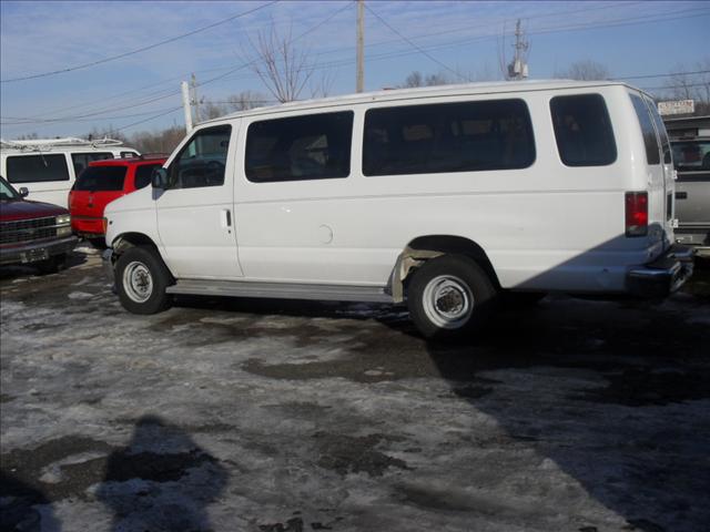 Ford E350 Wagon Premier Nav AWD Passenger Van