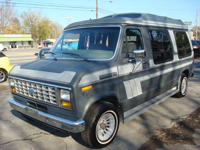 Ford Econoline 1987 photo 2