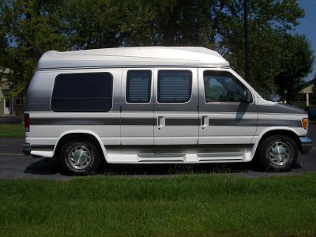 Ford Econoline SE Truck Passenger Van