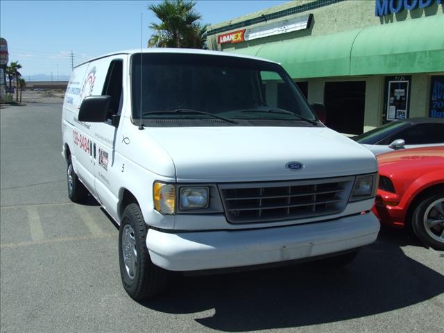 Ford Econoline E320 Sedan 4D Passenger Van